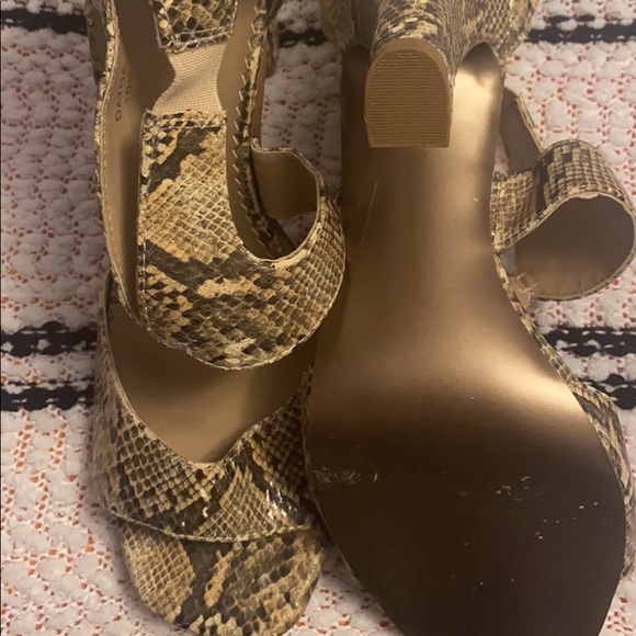 Women’s Heels - Picture 2 of 4